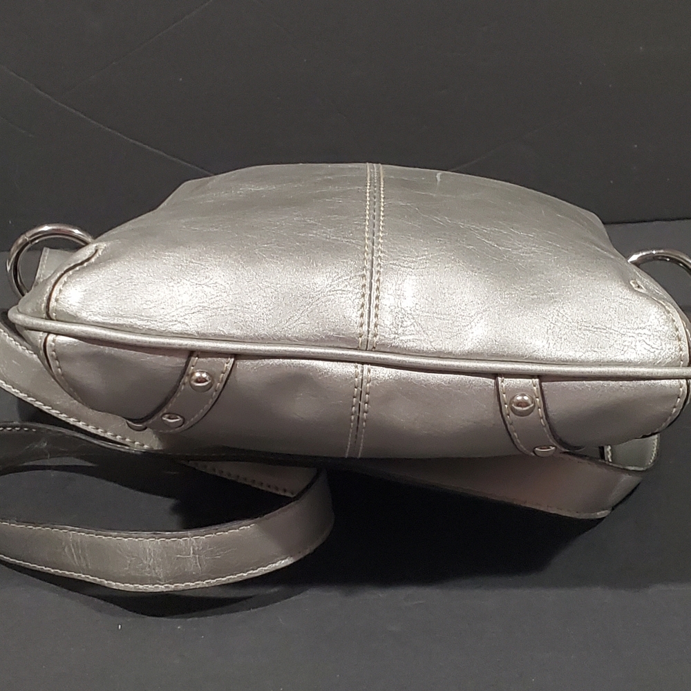 Kathy Van Zeeland Silver Studded Crossbody/Shoulder Bag Purse Handbag & Keychain - Picture 4 of 14
